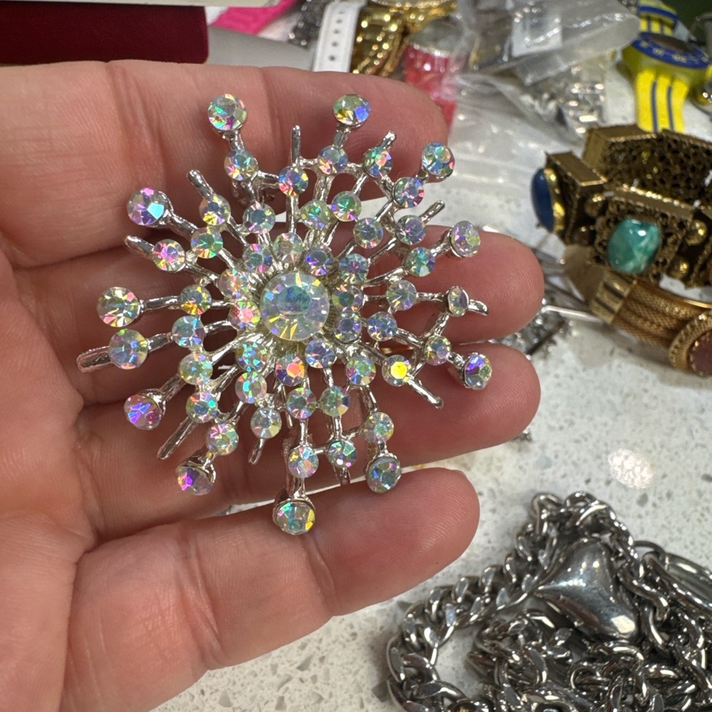 VTG Aurora Borealis Rhinestone Starburst Brooch Snowflake Pin Mid Century Glam